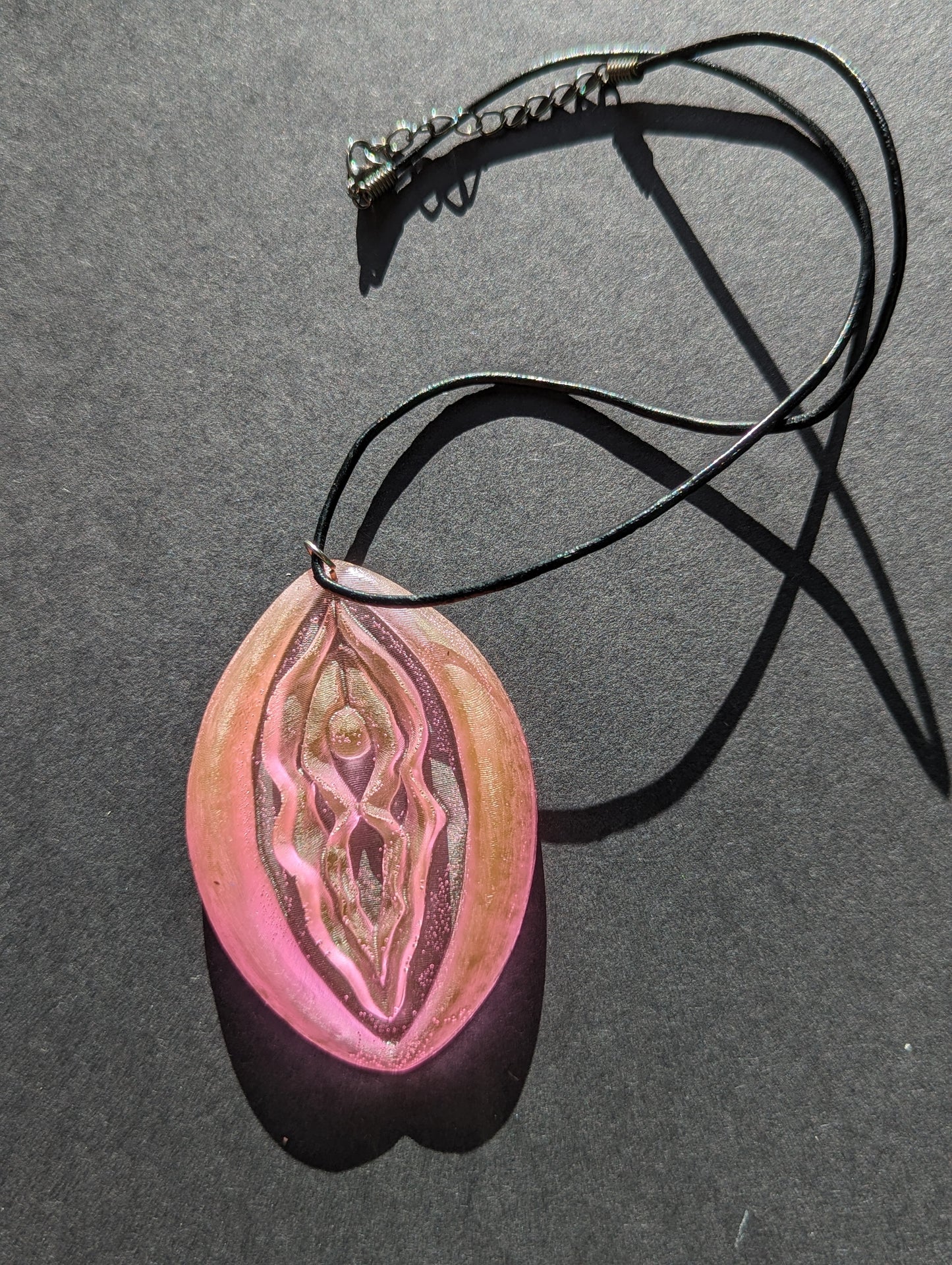 VULVA pendant - Farbensinn X BOLDred - ✨absolutely UNIQUE! ✨