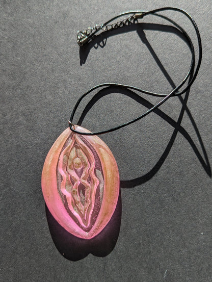 VULVA pendant - Farbensense X BOLDred - ✨absolutely UNIQUE! ✨